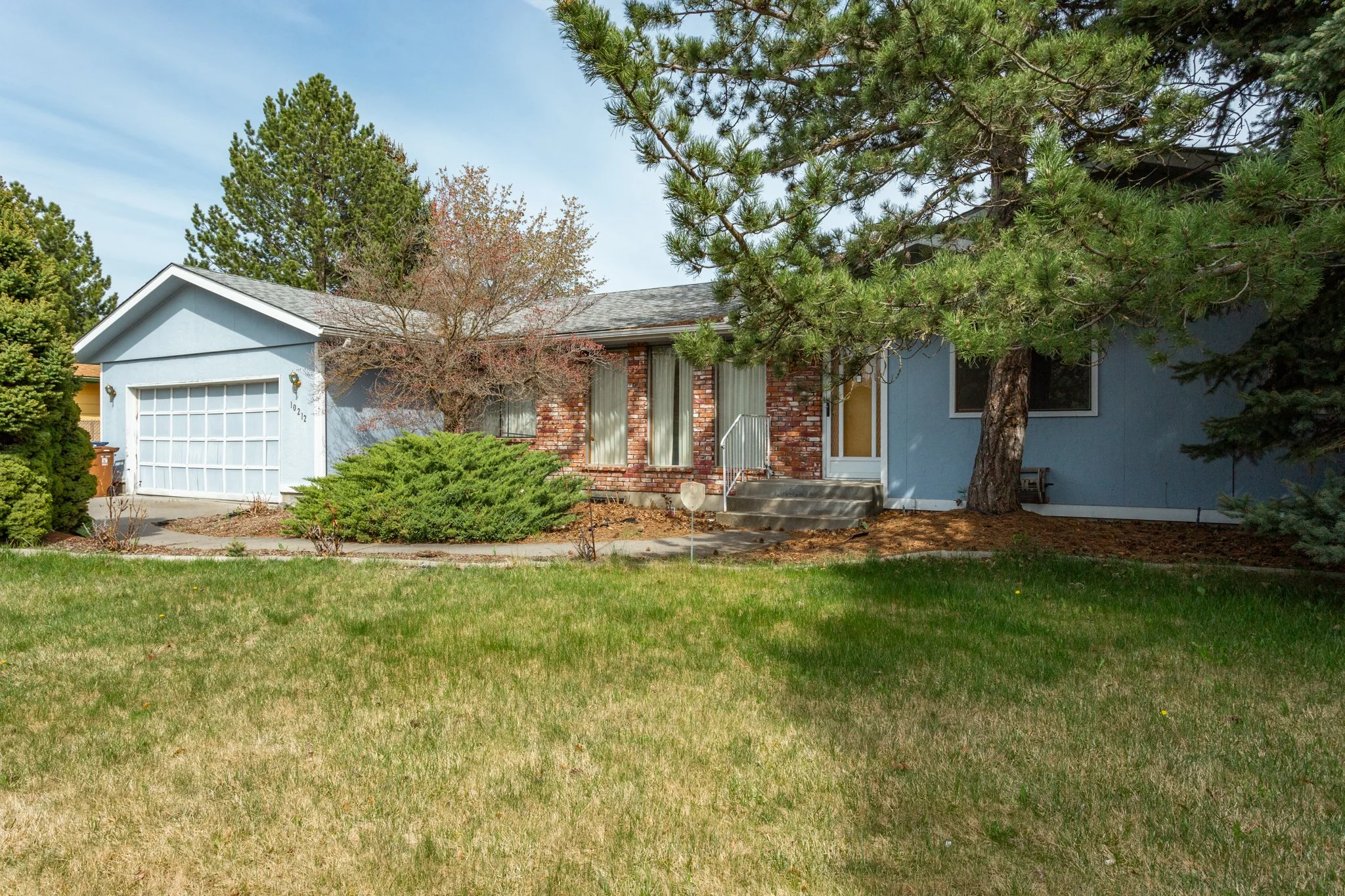 10212 N Sundance Dr, Spokane WA 99208: Charming Indian Trail Rancher!