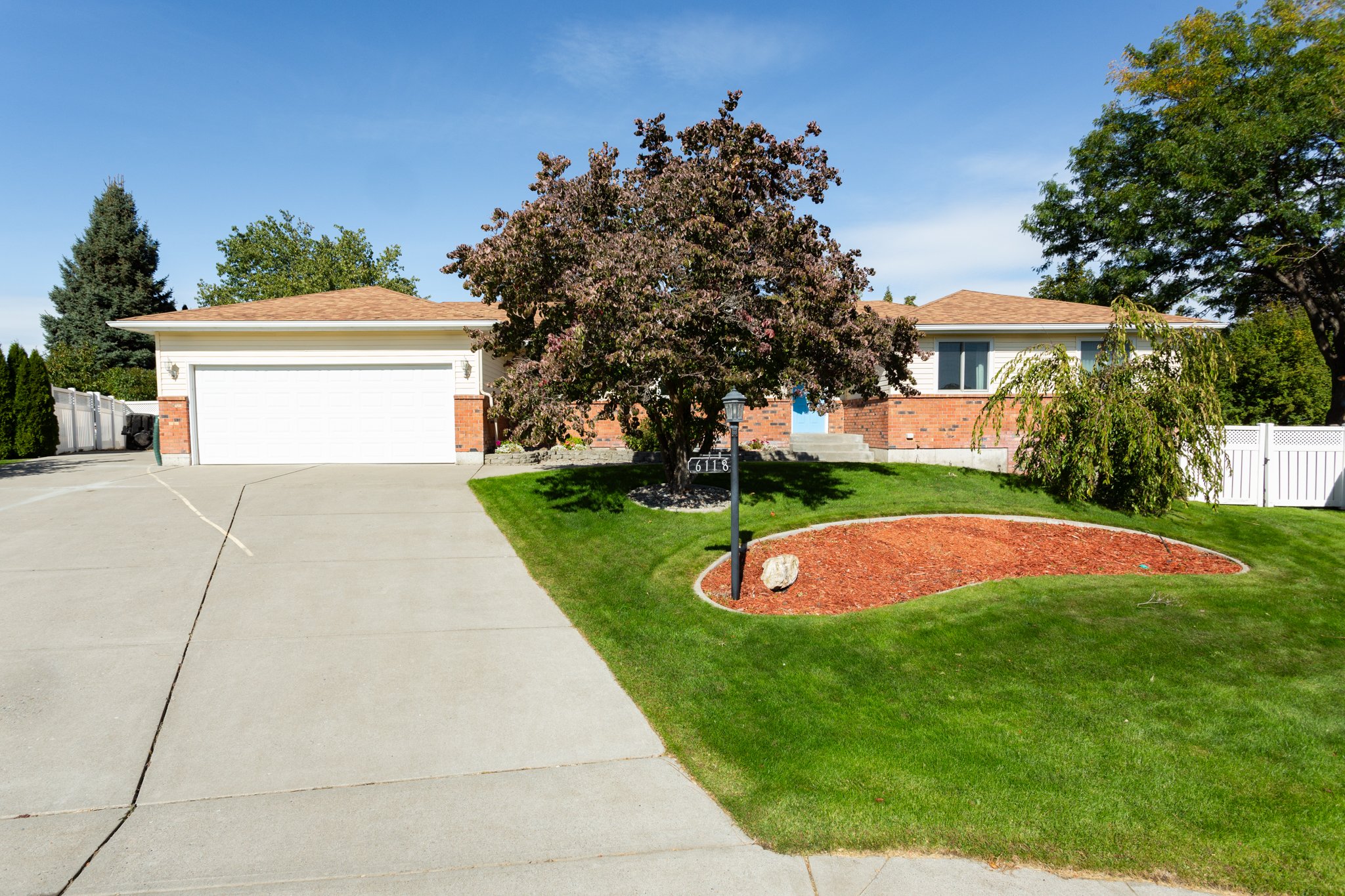 6118 W Chippewa Ct, Spokane WA 99208: Beautifully Kept Home!