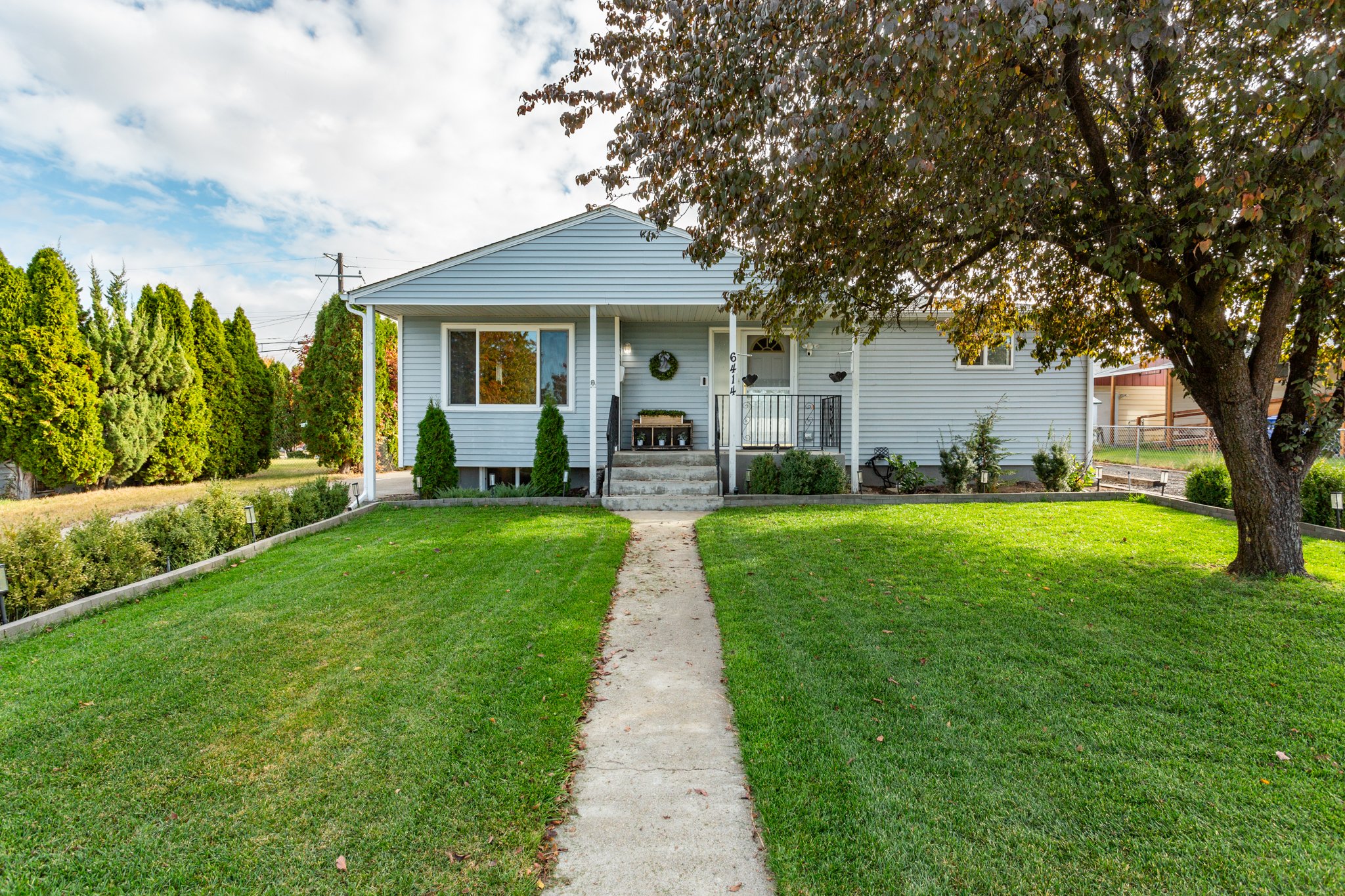 6414 N Lynwood St, Spokane WA 99208: Delightful Home Exudes Character!